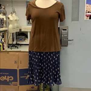 🦉 LuLaRoe Classic Tee 2xl and Jill skirt 2xl